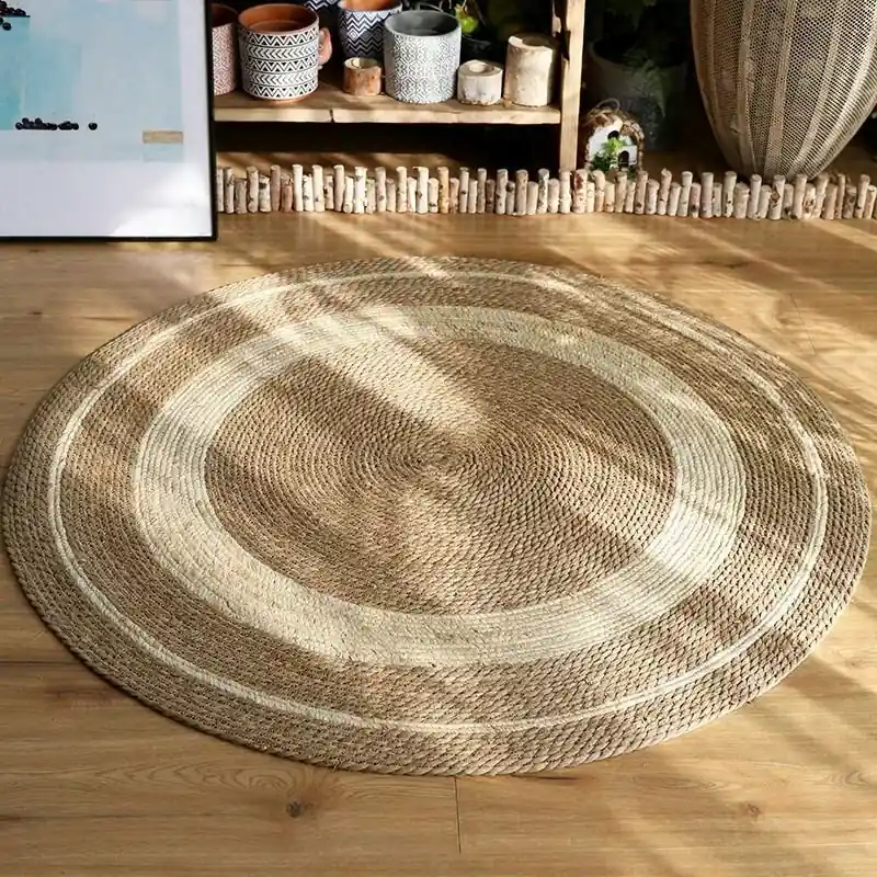 Round jute carpet with concentric circles on a wooden floor